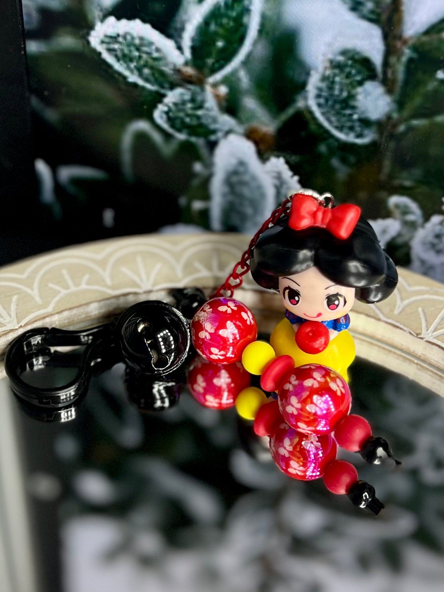 Snow White figure keychain