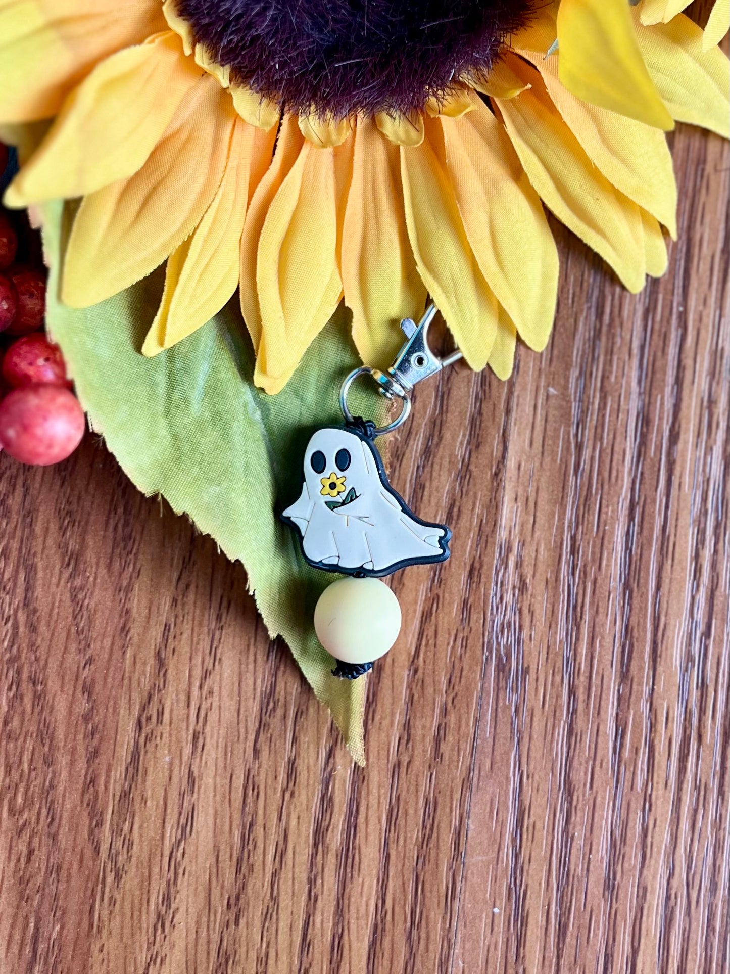 Ghost w/ Flower Zipper Pull
