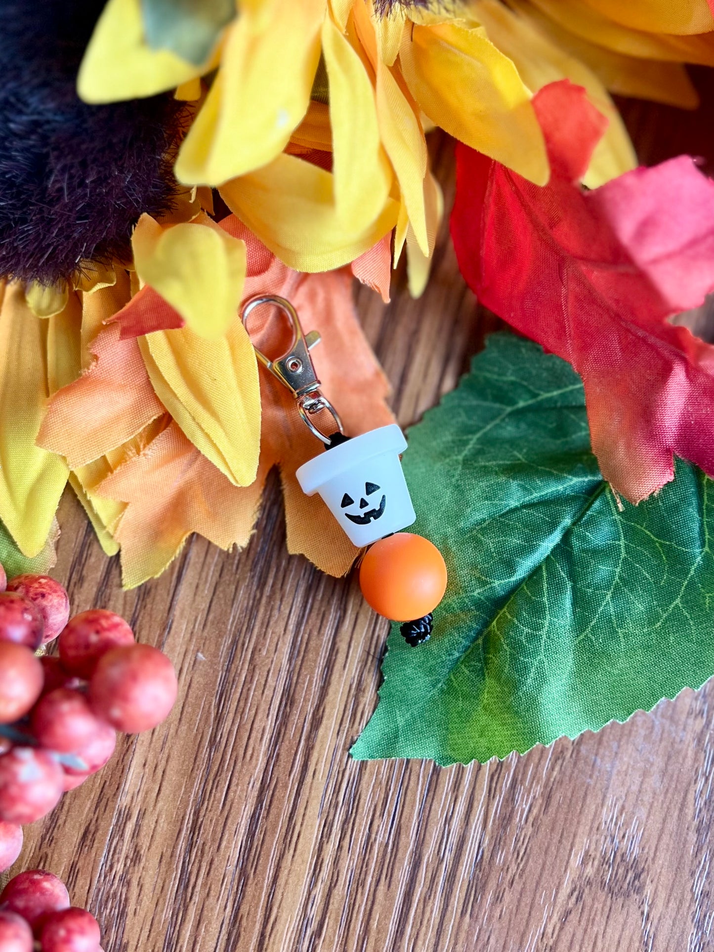 Pumpkin Bucket Zipper Pull