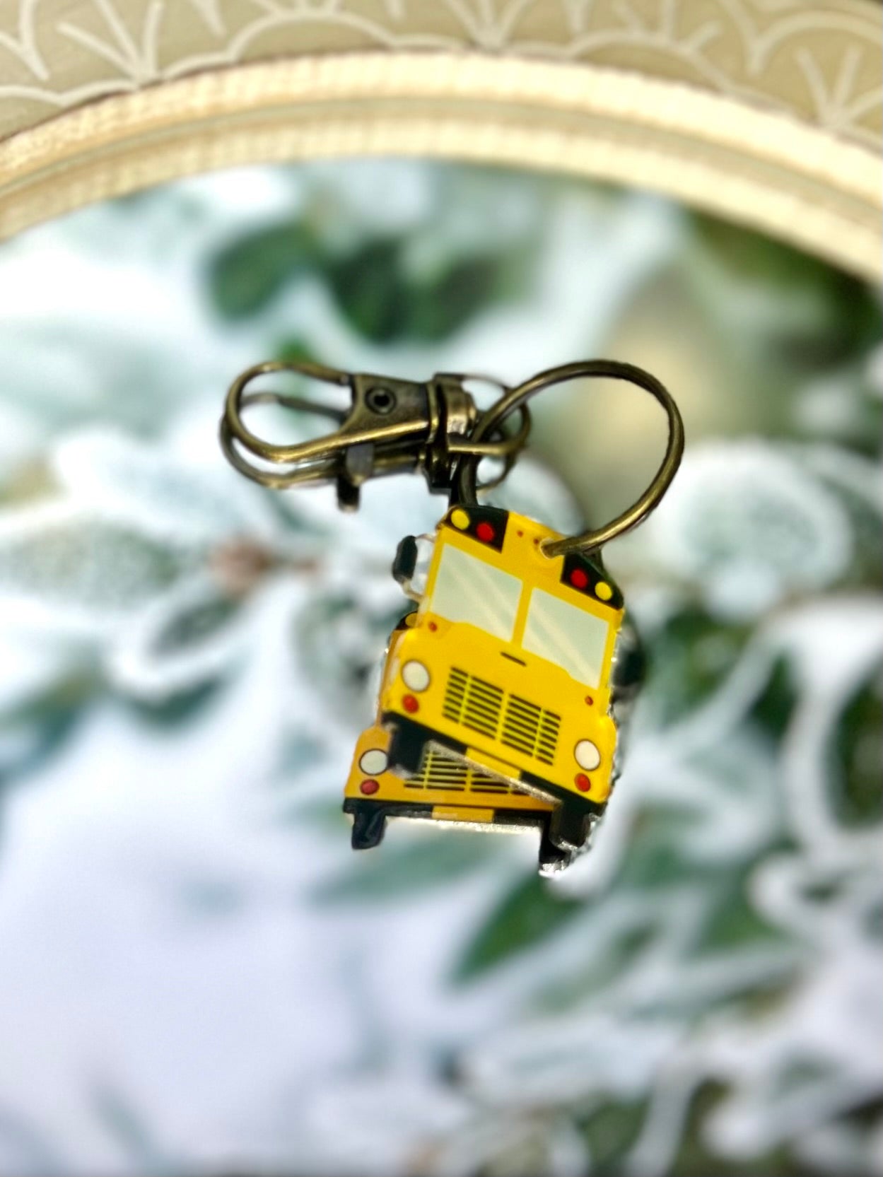 Bus zipper pull